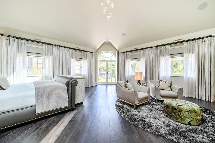 under offer priory drive london 70078 - Gibbs Gillespie