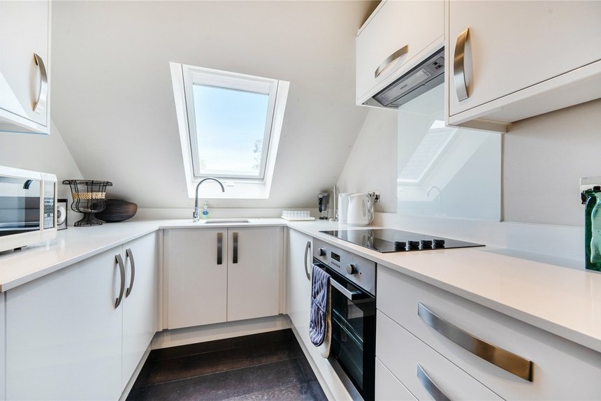 under offer priory drive london 70078 - Gibbs Gillespie