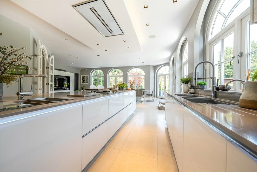 under offer priory drive london 70078 - Gibbs Gillespie