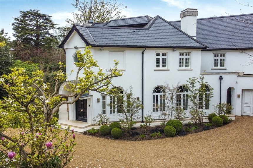 under offer priory drive london 70078 - Gibbs Gillespie