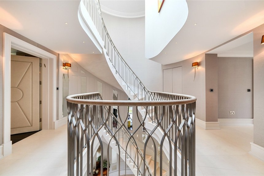 under offer priory drive london 70078 - Gibbs Gillespie