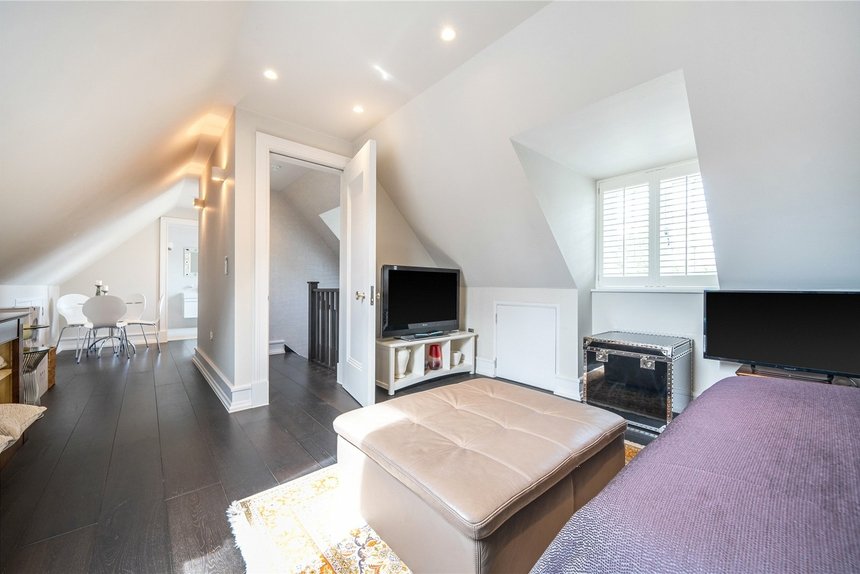 under offer priory drive london 70078 - Gibbs Gillespie