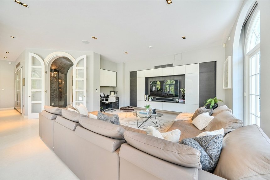 under offer priory drive london 70078 - Gibbs Gillespie