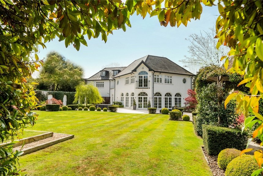 under offer priory drive london 70078 - Gibbs Gillespie