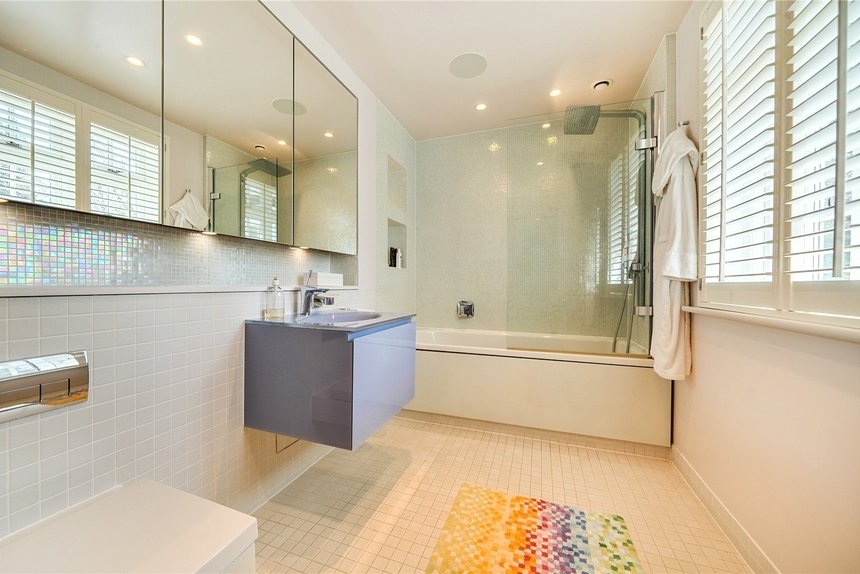 under offer priory drive london 70078 - Gibbs Gillespie