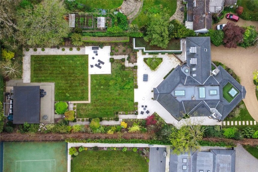 under offer priory drive london 70078 - Gibbs Gillespie