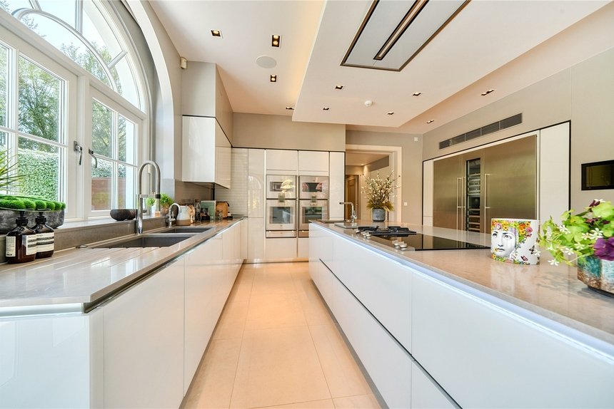 under offer priory drive london 70078 - Gibbs Gillespie