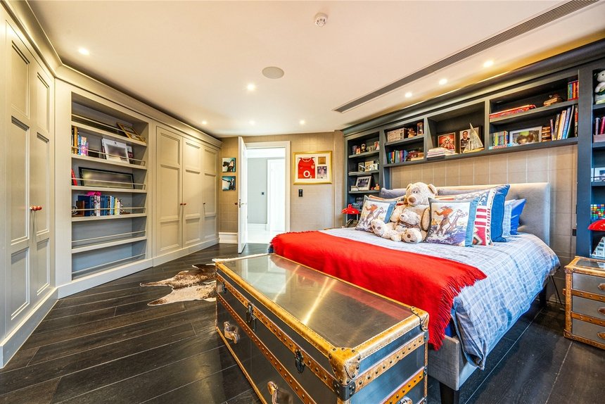 under offer priory drive london 70078 - Gibbs Gillespie