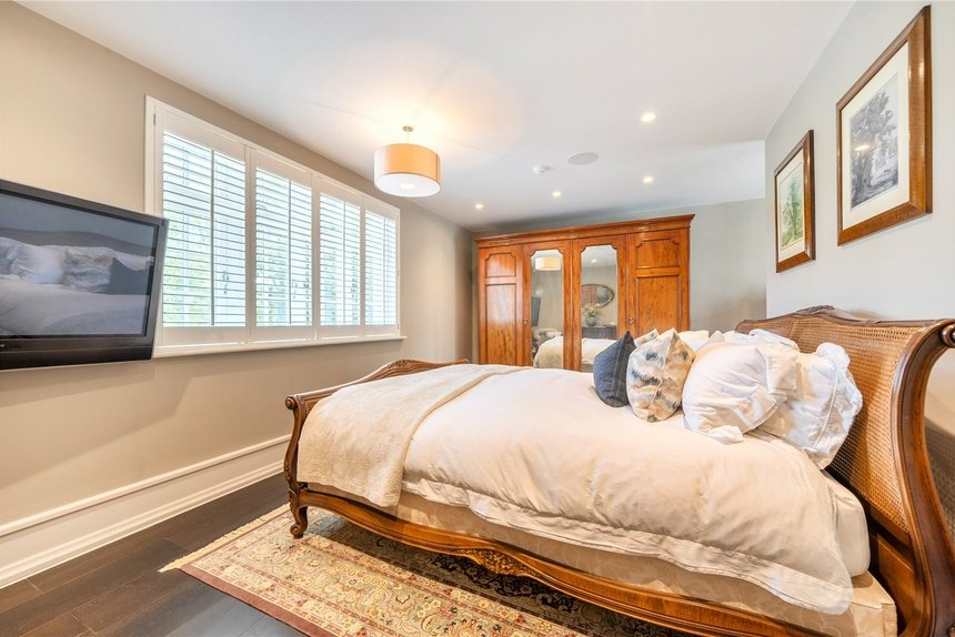under offer priory drive london 70078 - Gibbs Gillespie