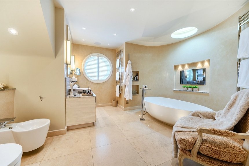 under offer priory drive london 70078 - Gibbs Gillespie