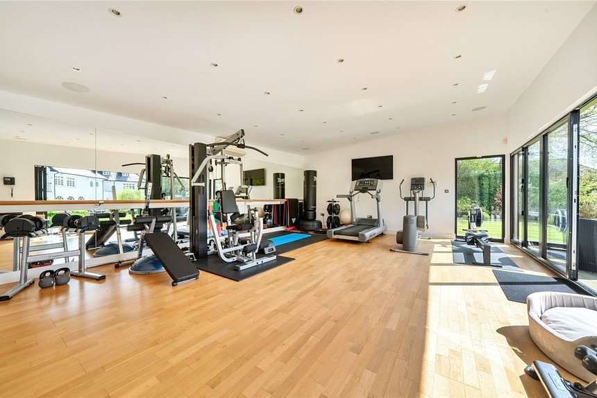 under offer priory drive london 70078 - Gibbs Gillespie