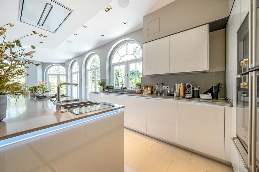 under offer priory drive london 70078 - Gibbs Gillespie