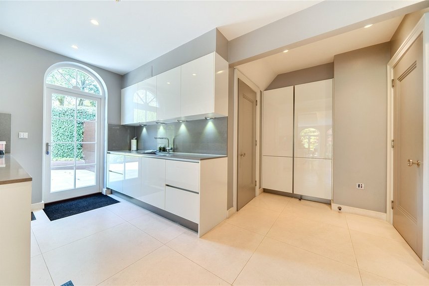 under offer priory drive london 70078 - Gibbs Gillespie