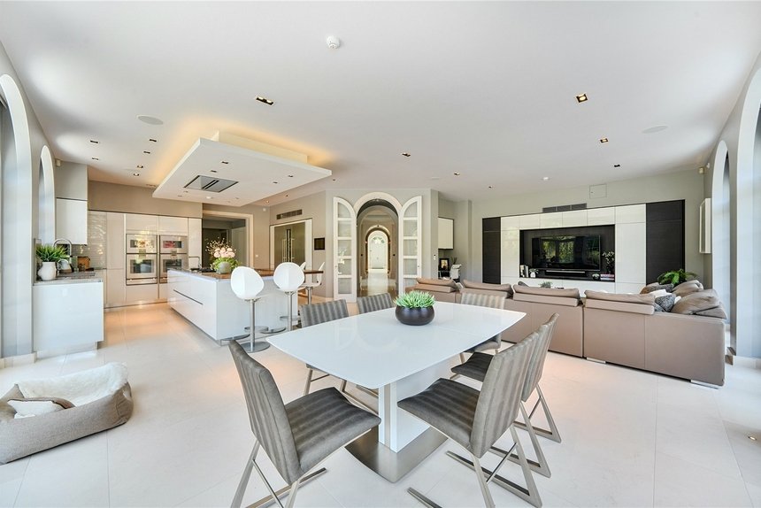under offer priory drive london 70078 - Gibbs Gillespie