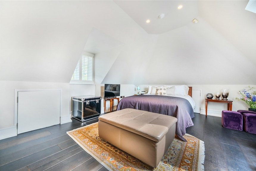 under offer priory drive london 70078 - Gibbs Gillespie