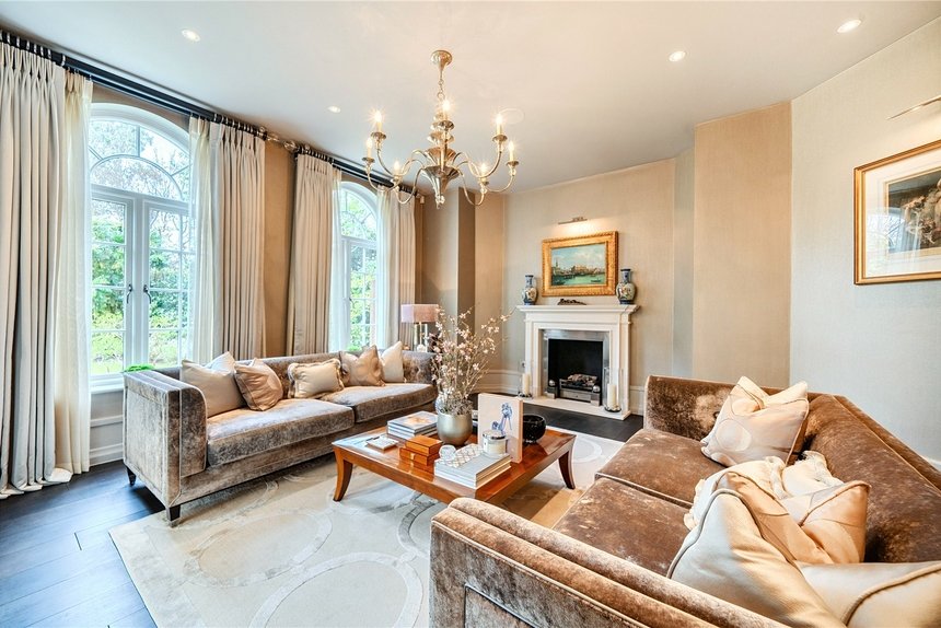 under offer priory drive london 70078 - Gibbs Gillespie