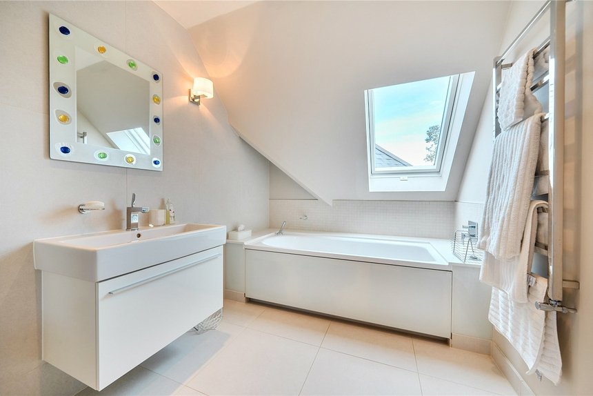 under offer priory drive london 70078 - Gibbs Gillespie