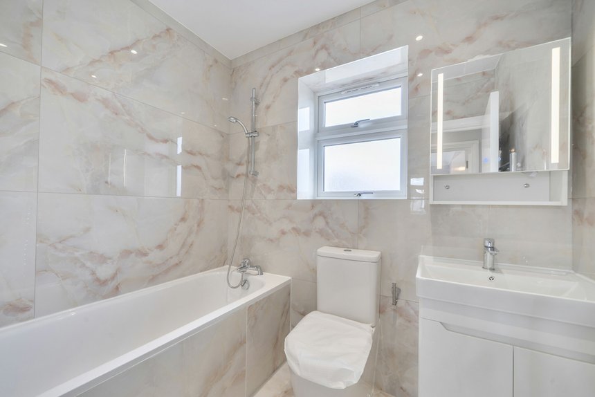 under offer the ridgeway london 70366 - Gibbs Gillespie