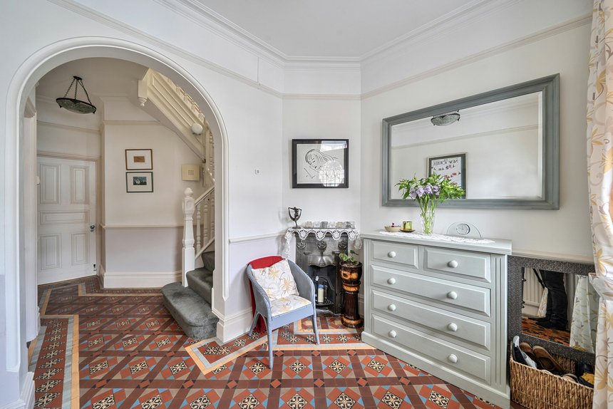 for sale hindes road london 71236 - Gibbs Gillespie