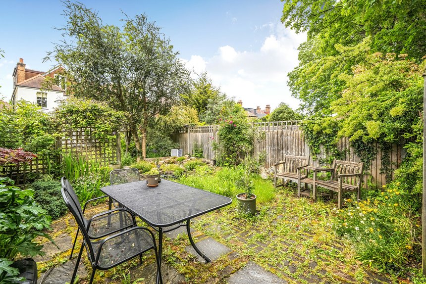 for sale hindes road london 71236 - Gibbs Gillespie
