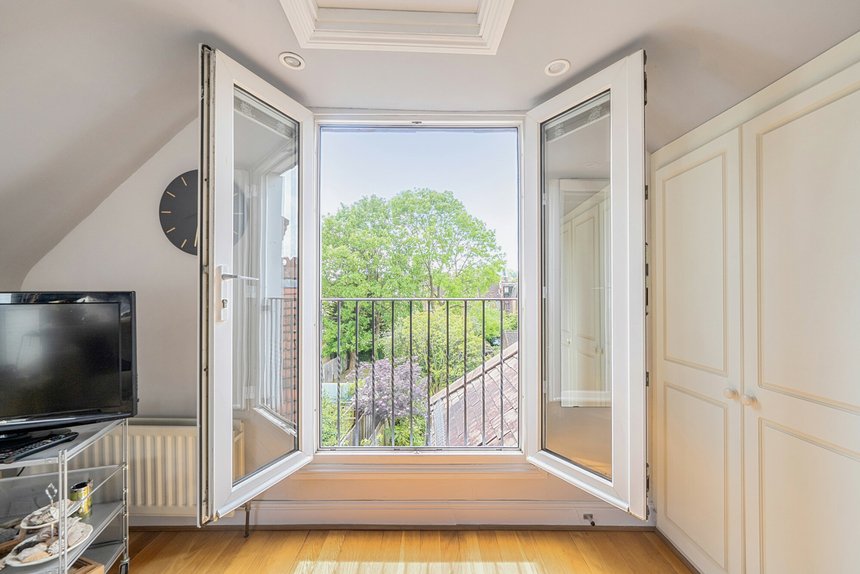 for sale hindes road london 71236 - Gibbs Gillespie