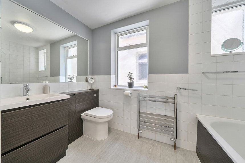 for sale hindes road london 71236 - Gibbs Gillespie