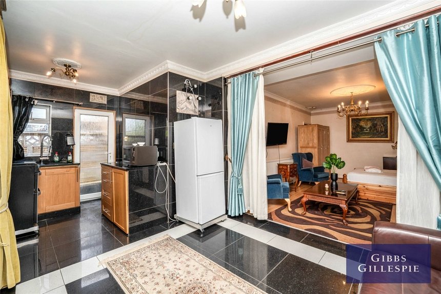 to let brunswick road london 71240 - Gibbs Gillespie
