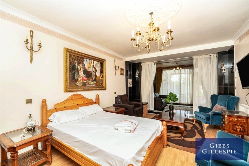 to let brunswick road london 71240 - Gibbs Gillespie