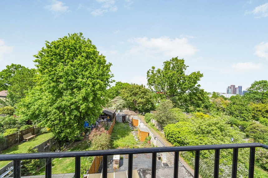 to let brunswick road london 71240 - Gibbs Gillespie