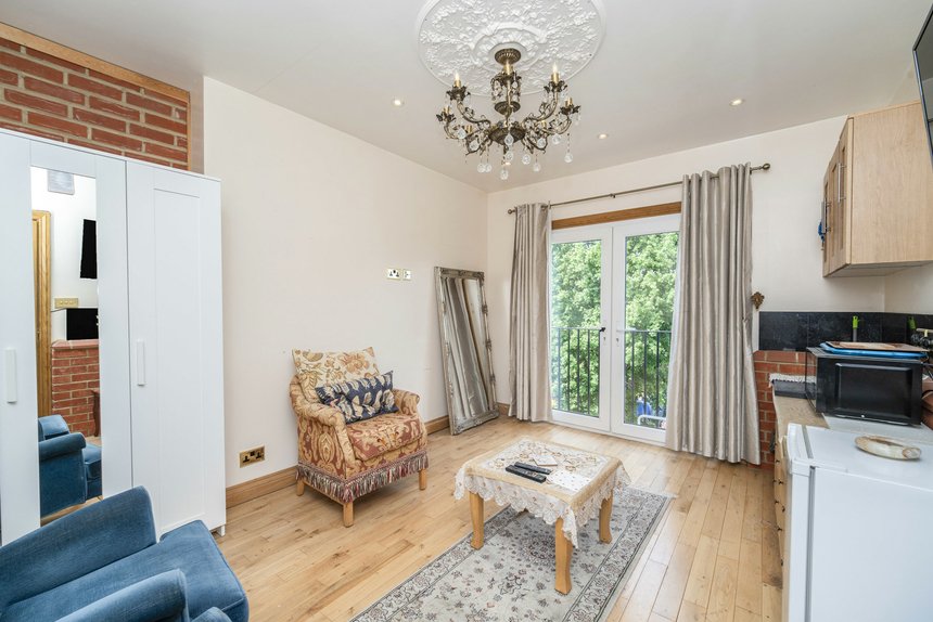 to let brunswick road london 71240 - Gibbs Gillespie