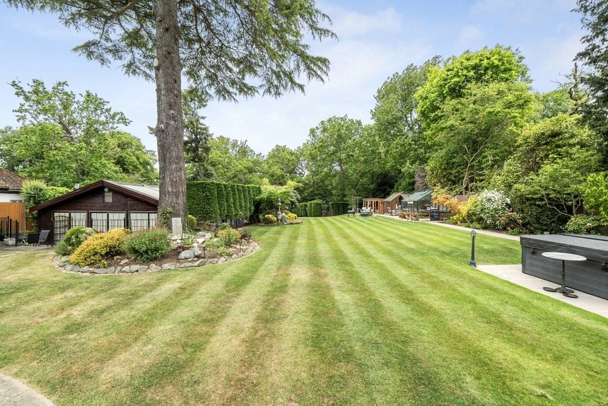to let copthorne road london 71329 - Gibbs Gillespie