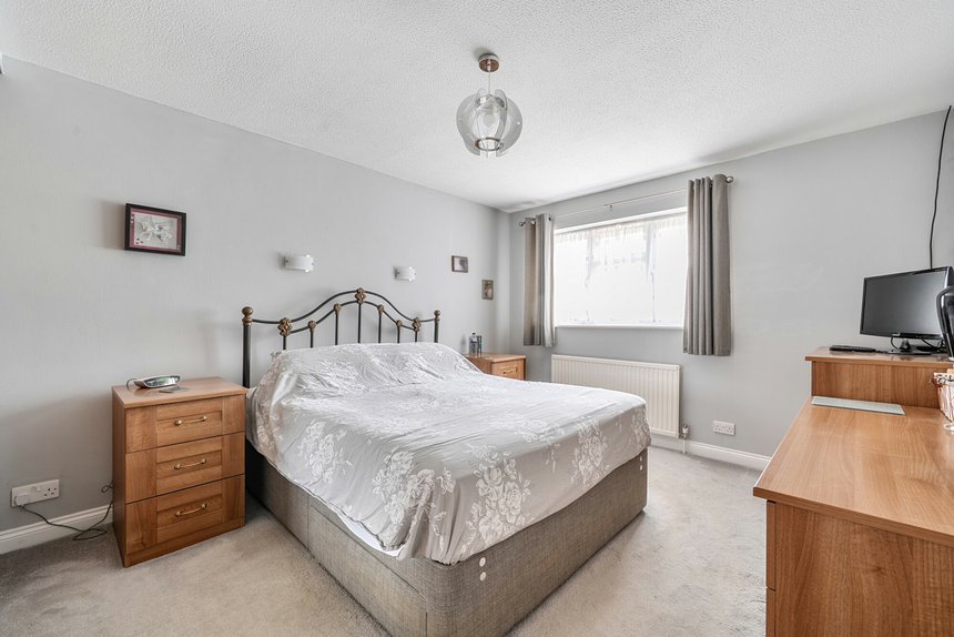 for sale the avenue london 72014 - Gibbs Gillespie