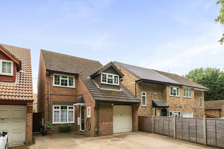 for sale the avenue london 72014 - Gibbs Gillespie