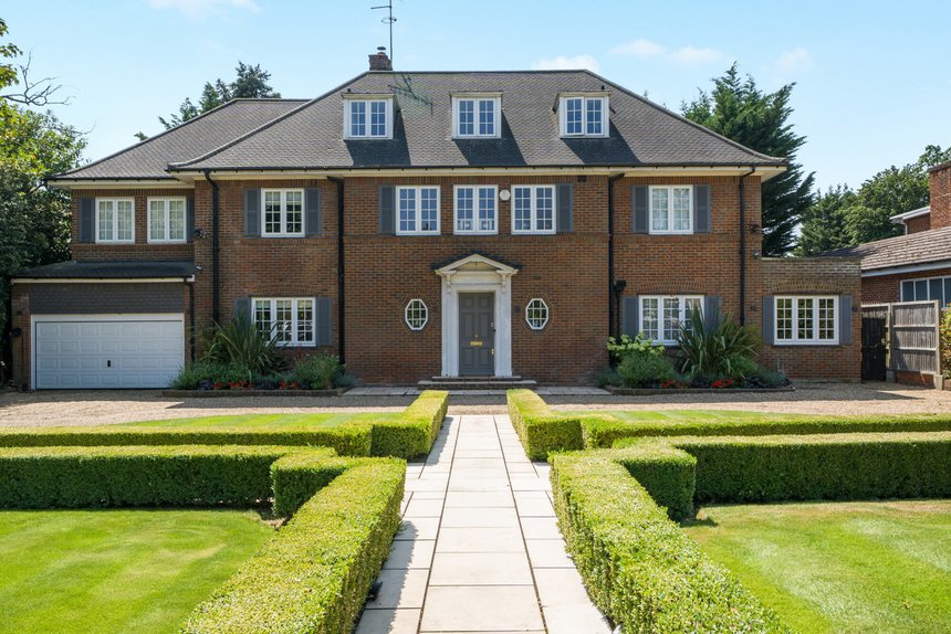 for sale priory drive london 72145 - Gibbs Gillespie