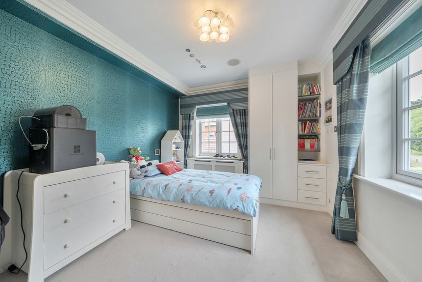 for sale priory drive london 72145 - Gibbs Gillespie