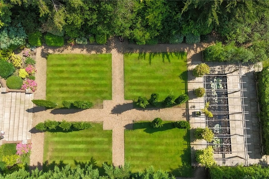for sale priory drive london 72145 - Gibbs Gillespie