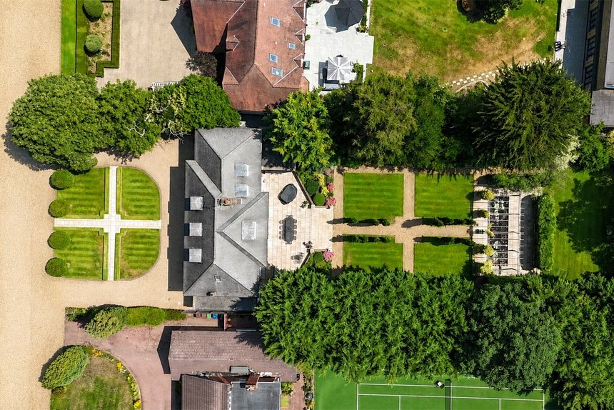 for sale priory drive london 72145 - Gibbs Gillespie