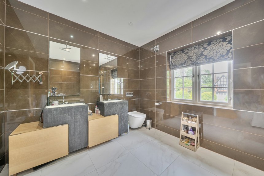 for sale priory drive london 72145 - Gibbs Gillespie