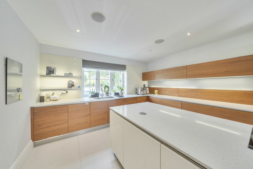 for sale priory drive london 72145 - Gibbs Gillespie