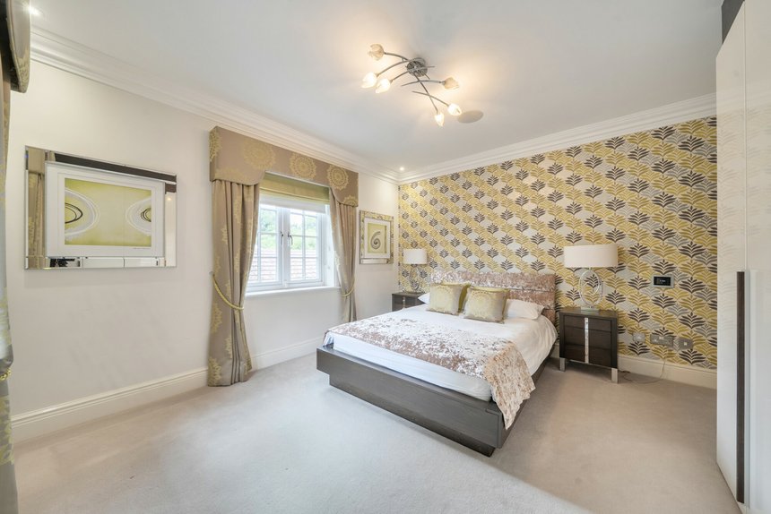 for sale priory drive london 72145 - Gibbs Gillespie