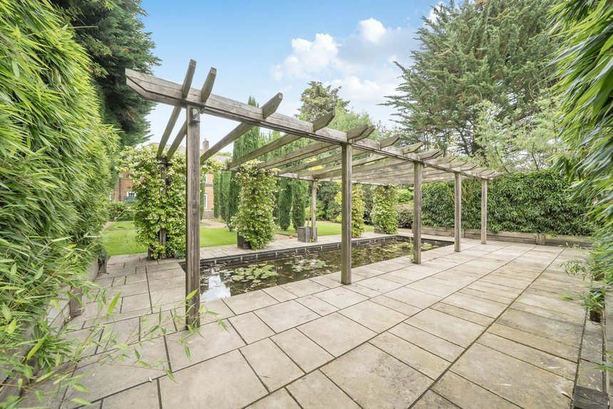 for sale priory drive london 72145 - Gibbs Gillespie