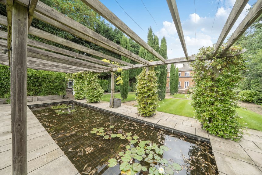for sale priory drive london 72145 - Gibbs Gillespie