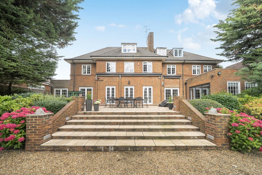 for sale priory drive london 72145 - Gibbs Gillespie