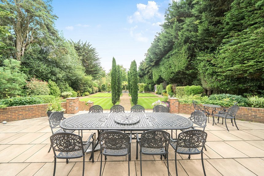 for sale priory drive london 72145 - Gibbs Gillespie