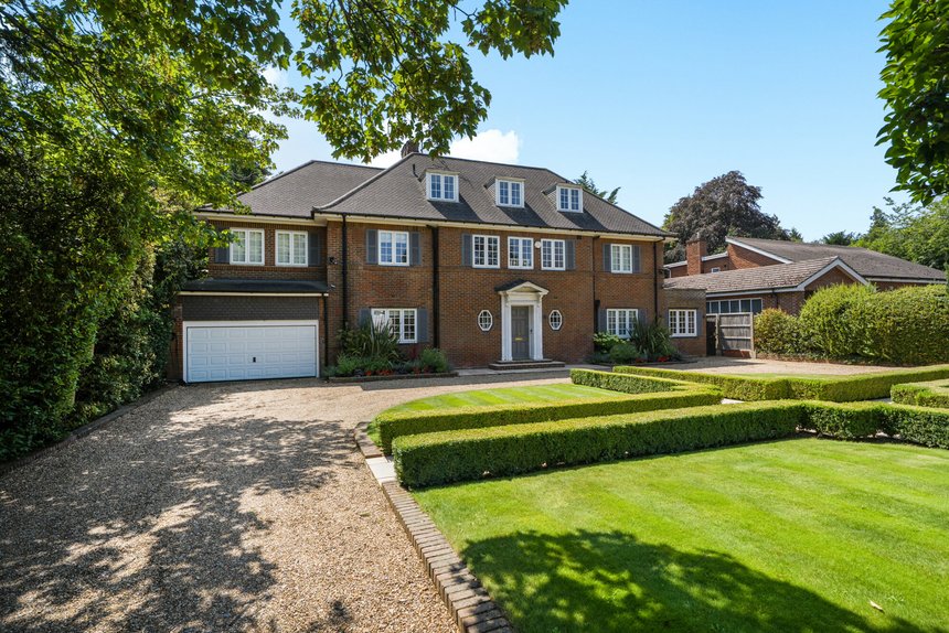 for sale priory drive london 72145 - Gibbs Gillespie