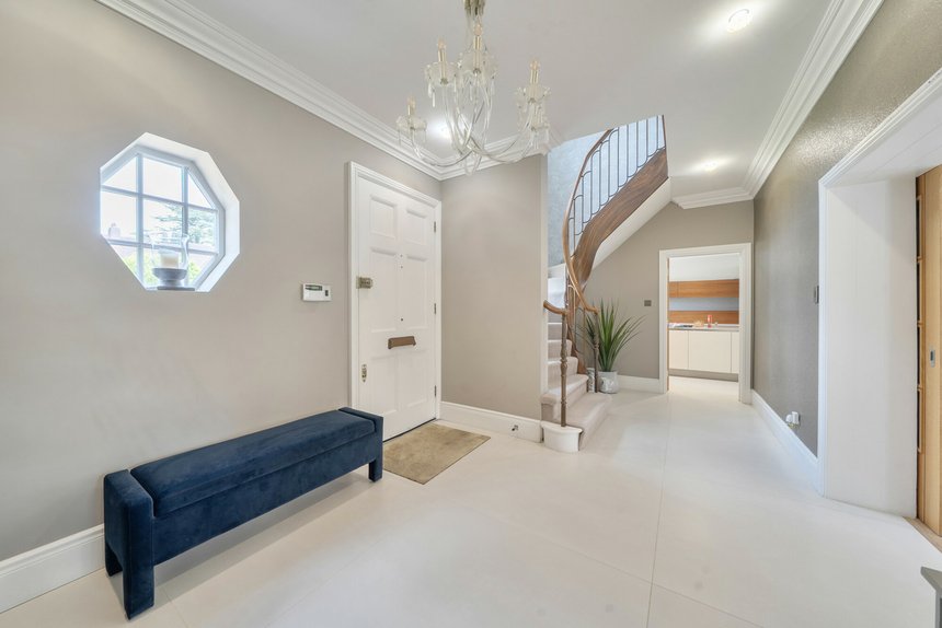 for sale priory drive london 72145 - Gibbs Gillespie