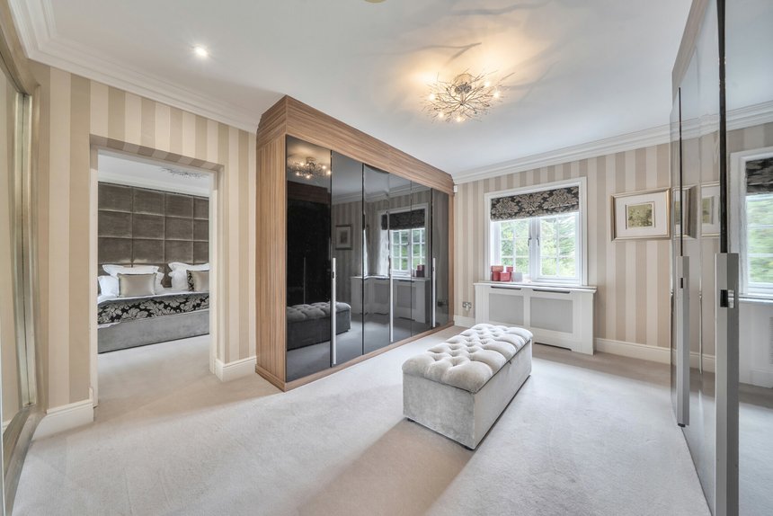 for sale priory drive london 72145 - Gibbs Gillespie