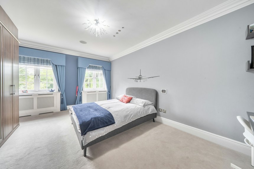 for sale priory drive london 72145 - Gibbs Gillespie