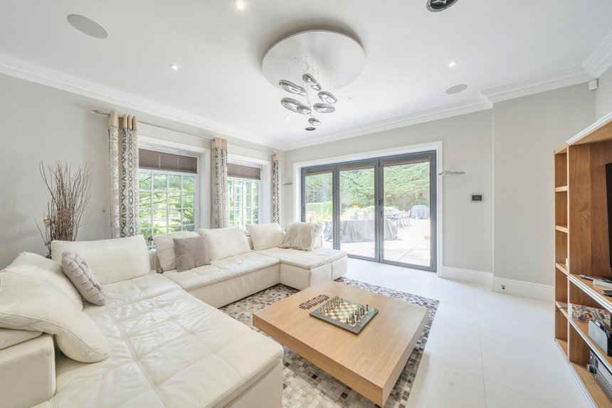 for sale priory drive london 72145 - Gibbs Gillespie