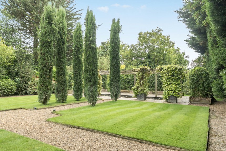 for sale priory drive london 72145 - Gibbs Gillespie